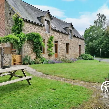 Grande Maison En Pierre Avec Plan D'eau, Jardin Cloture, Cheminee, Et Activites De Plein Air - Fr-1-600-159 Holiday home Brece (Mayenne)