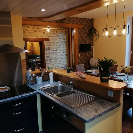 Grande Maison En Pierre Avec Plan D'eau, Jardin Cloture, Cheminee, Et Activites De Plein Air - Fr-1-600-159