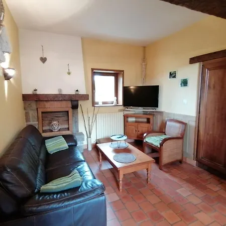 Holiday home Grande Maison En Pierre Avec Plan D'eau, Jardin Cloture, Cheminee, Et Activites De Plein Air - Fr-1-600-159